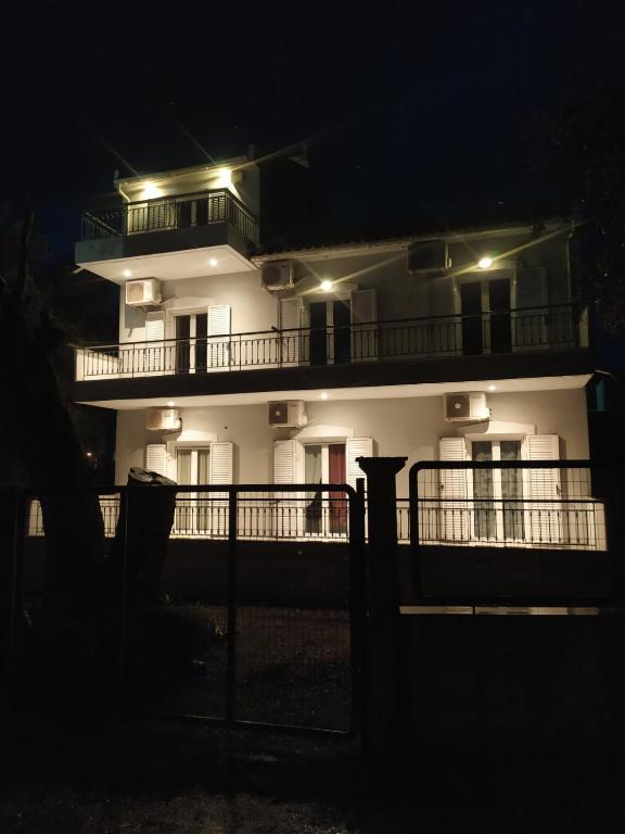 Katerina apartments, Lefkímmi (updated prices 2024)