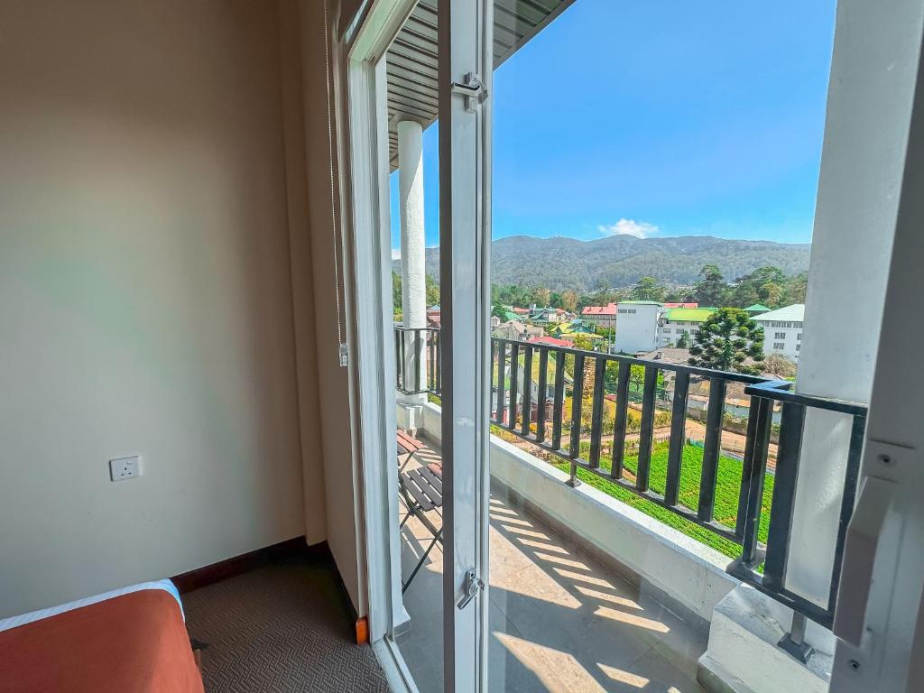 Emirates Luxury Apartments (Glen Fall Residencies) - Wohnung Mit Blick Auf Den See