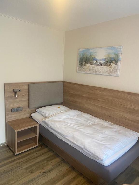 Postel nebo postele na pokoji v ubytování Hotel am Stern Uelzen