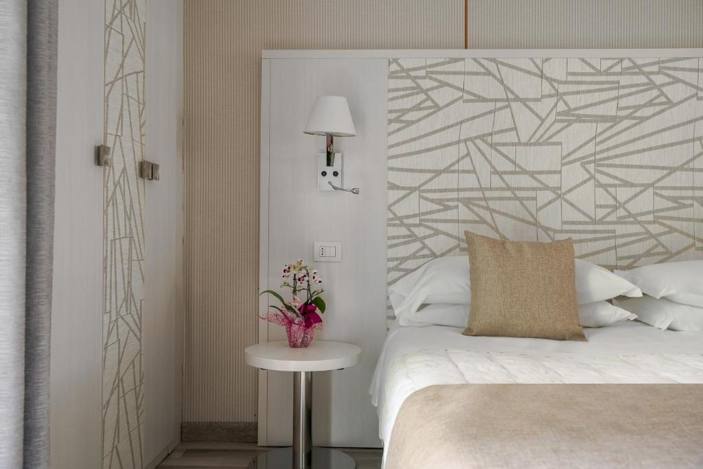 Postel nebo postele na pokoji v ubytování Grand Hotel Terme & SPA - Chianciano