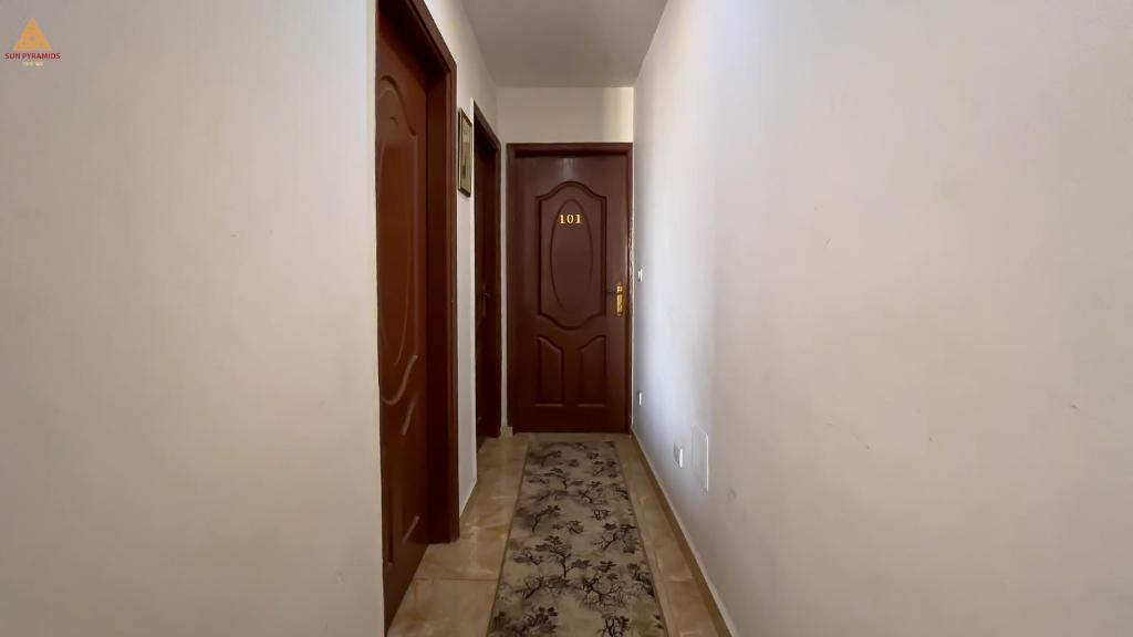Fotografie z fotogalerie ubytování Full Pyramids View Apartment with Balcony For 8 P v Káhiře