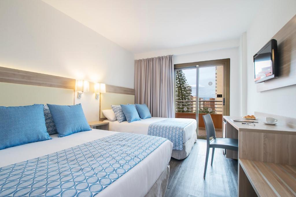 A bed or beds in a room at Hotel Benidorm East by Pierre & Vacances