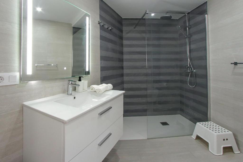A bathroom at Stunning Apartment with Ocean View