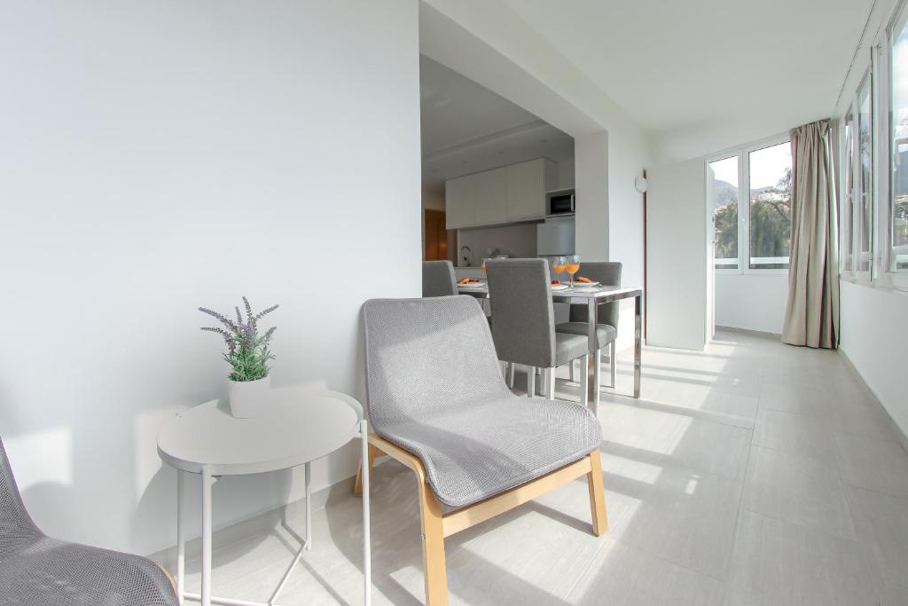 A kitchen or kitchenette at Stunning Apartment with Ocean View