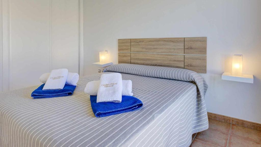 Postel nebo postele na pokoji v ubytování Villa Jarcia by Calima Villas