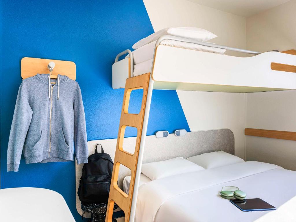 Postel nebo postele na pokoji v ubytování Ibis budget Lausanne-Bussigny