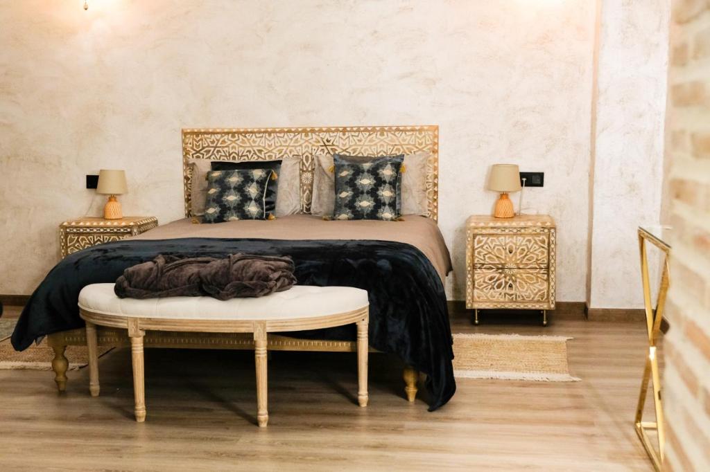 Postel nebo postele na pokoji v ubytování Riad Medina Mudéjar Cádiz