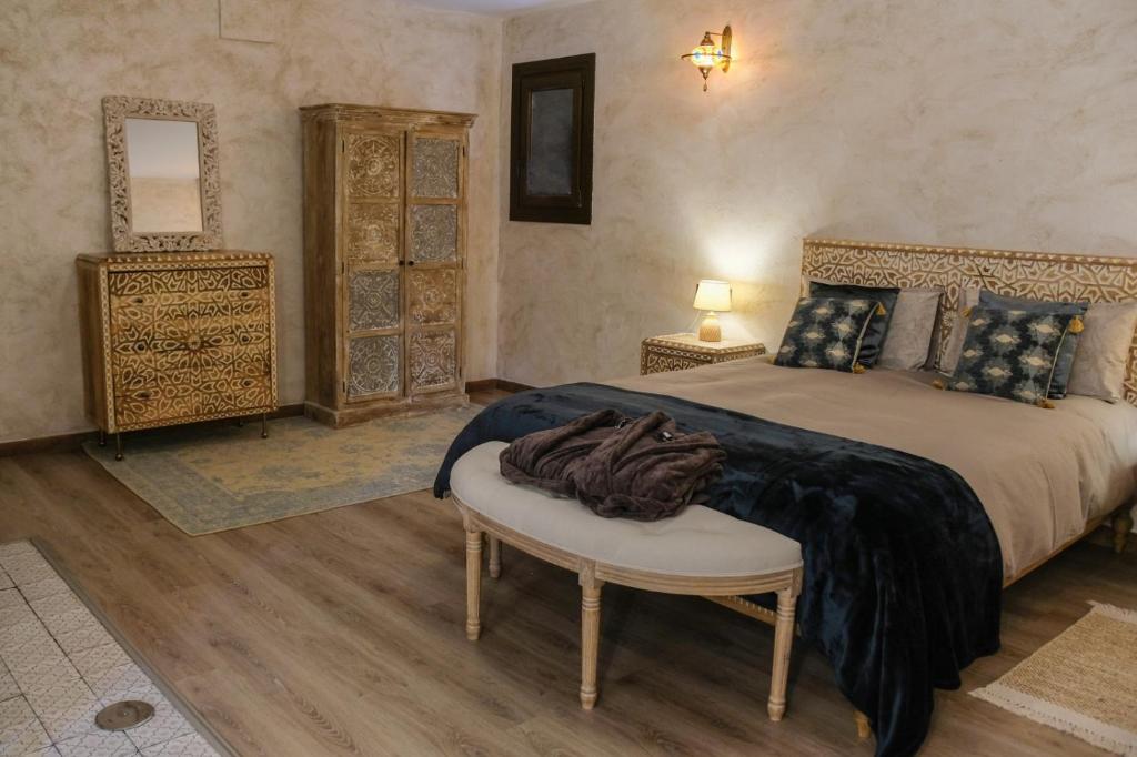 Postel nebo postele na pokoji v ubytování Riad Medina Mudéjar Cádiz