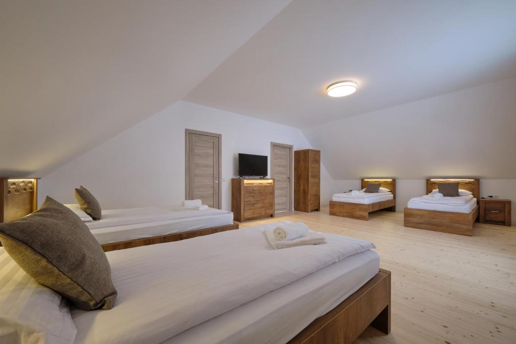 Jonavos alpakų svečių namai - Quadruple Room With Private Bathroom