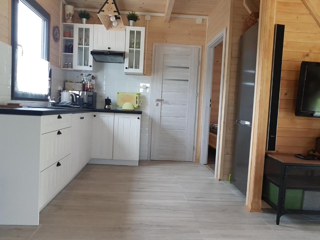 Kuchyňa alebo kuchynka v ubytovaní Dom drewniany JULKA
