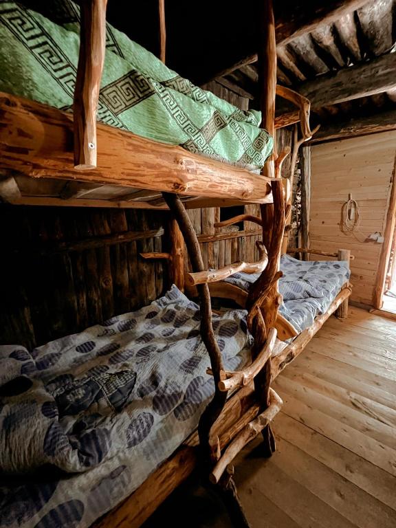 Postel nebo postele na pokoji v ubytování Ethnic Hostel Shatili