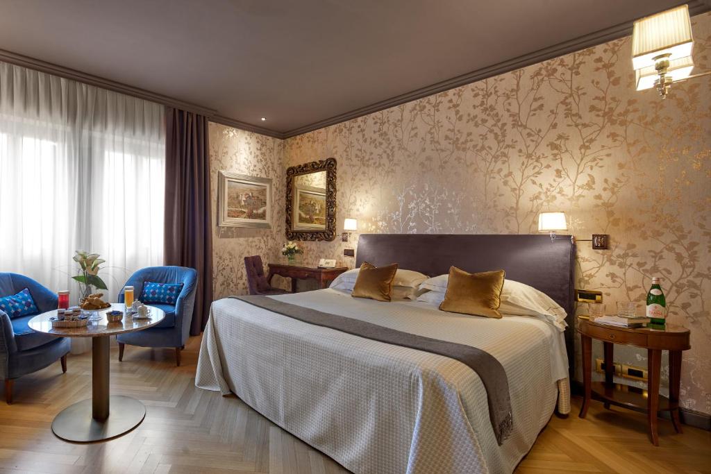 Postel nebo postele na pokoji v ubytování Hotel Accademia