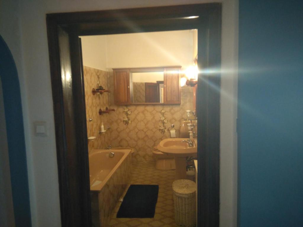 A bathroom at Casa Irma Confortevole appartamento nel cetro di prato