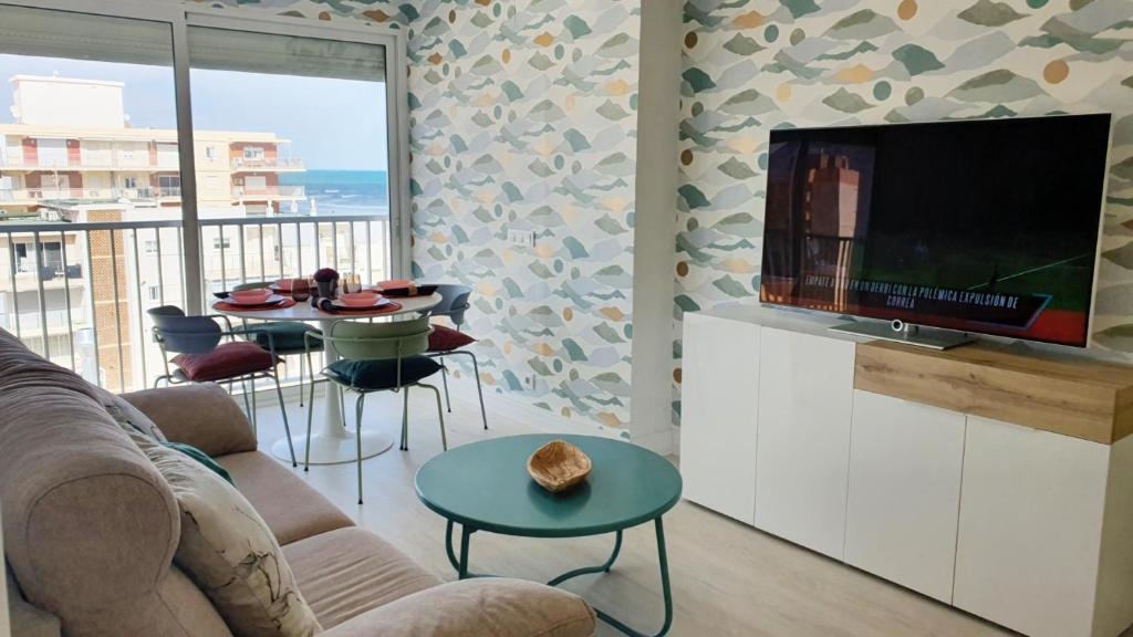 TV a/nebo společenská místnost v ubytování BONAIRE CELESTE 11 - Frente a la playa - Solo Familias