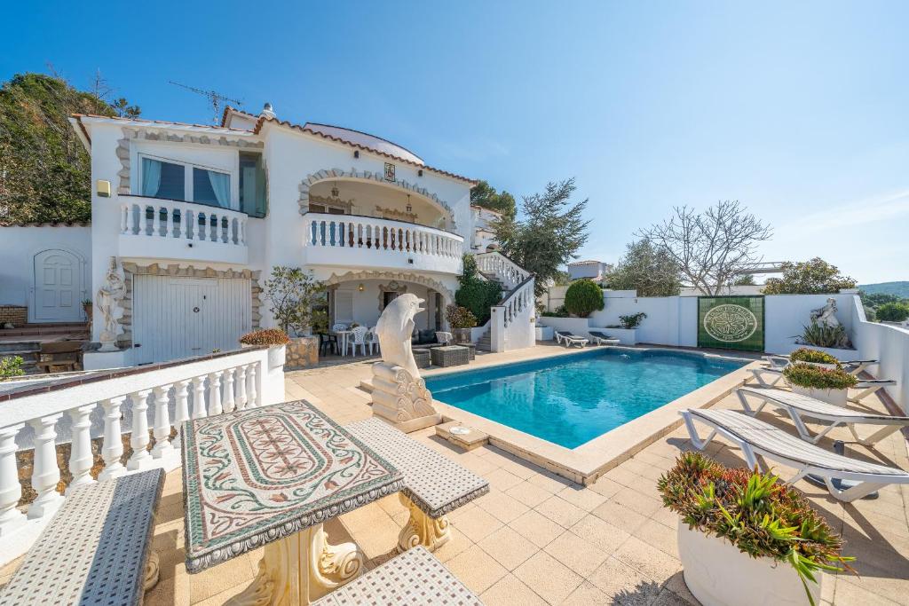 Bazén v ubytovaní Holiday Home Adriana alebo v jeho blízkosti