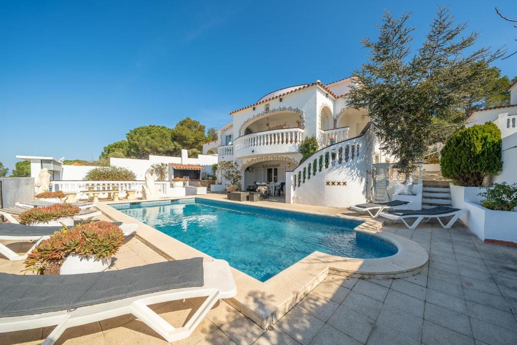Bazén v ubytovaní Holiday Home Adriana alebo v jeho blízkosti