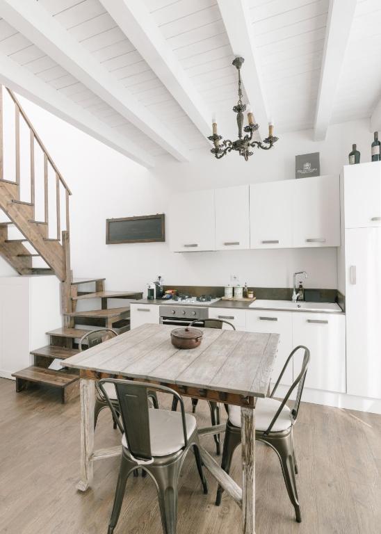 Η κουζίνα ή μικρή κουζίνα στο Addimora Boutique Suites