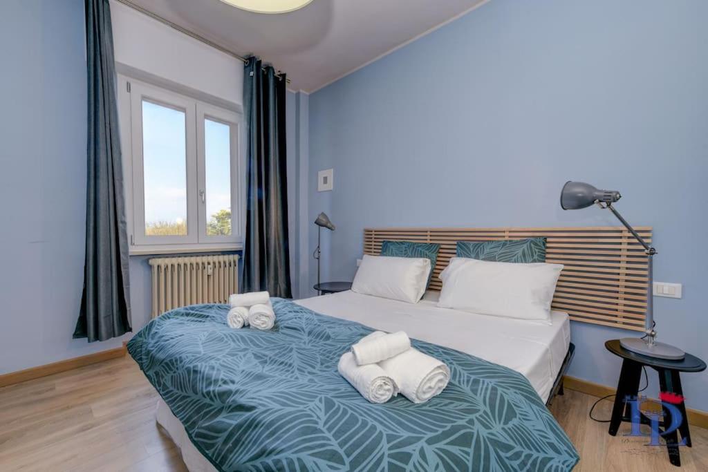a bedroom with a large bed with towels on it at DesenzanoLoft Smiling in Desenzano in Desenzano del Garda