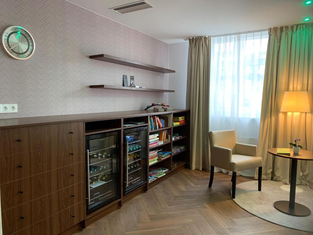 Knihovna v hotelu