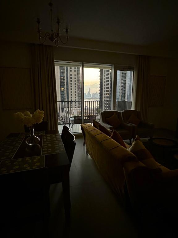 3BR Haven with Burj Views by MagnoliasVHR - Resim 26