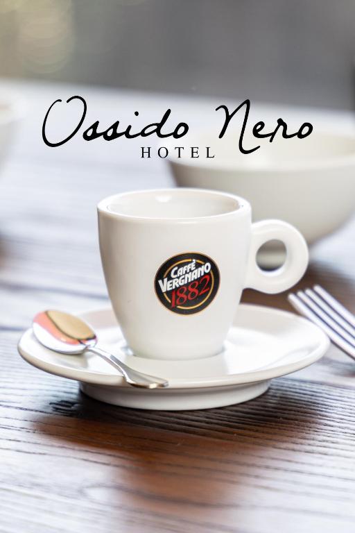Příslušenství pro přípravu čaje a kávy v ubytování Hotel Boutique Ossido Nero