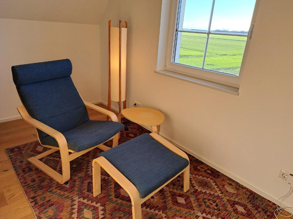 Posezení v ubytování Ferienhaus Distelfink mit Sauna und Kamin