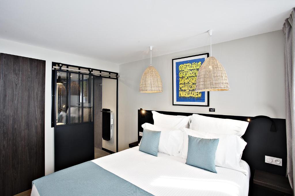 Postel nebo postele na pokoji v ubytování Boutique Hotel Villa du Taur