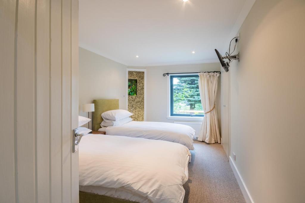 Postel nebo postele na pokoji v ubytování LOCH TAY HIGHLAND LODGES and GLAMPING PARK