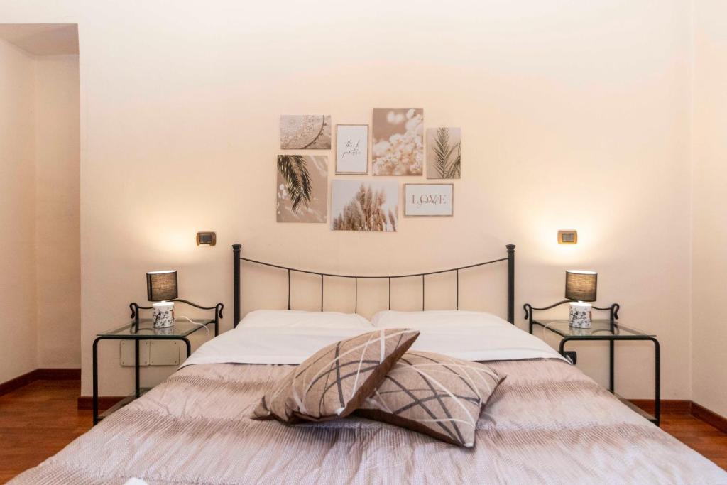 Letto o letti in una camera di Piazza Statuto Comfy APT - with 2 Balconies
