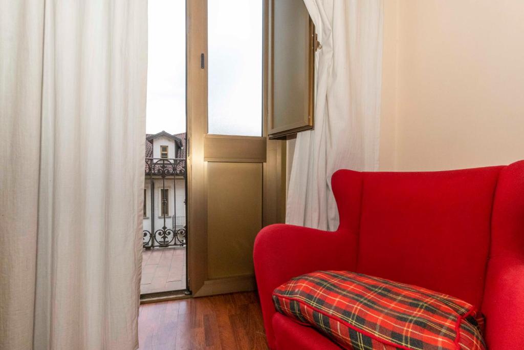 Area soggiorno di Piazza Statuto Comfy APT - with 2 Balconies
