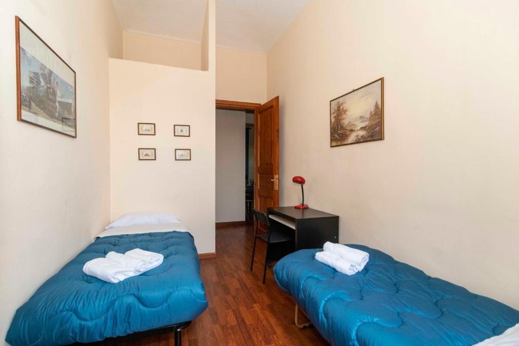 Letto o letti in una camera di Piazza Statuto Comfy APT - with 2 Balconies