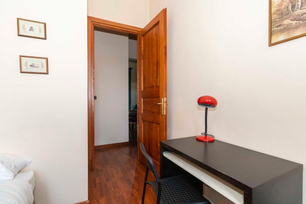 Foto dalla galleria di Piazza Statuto Comfy APT - with 2 Balconies a Torino