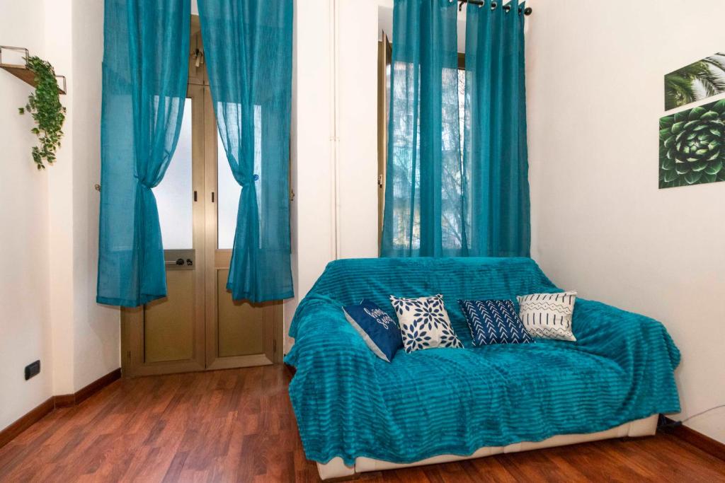 Area soggiorno di Piazza Statuto Comfy APT - with 2 Balconies