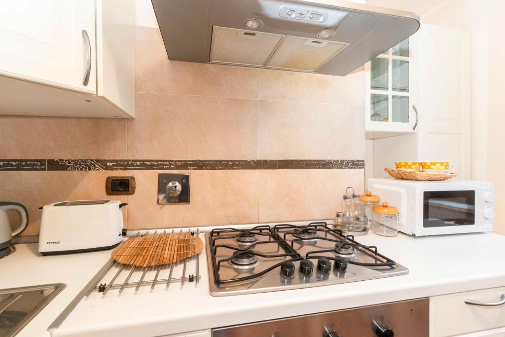 Cucina o angolo cottura di Piazza Statuto Comfy APT - with 2 Balconies
