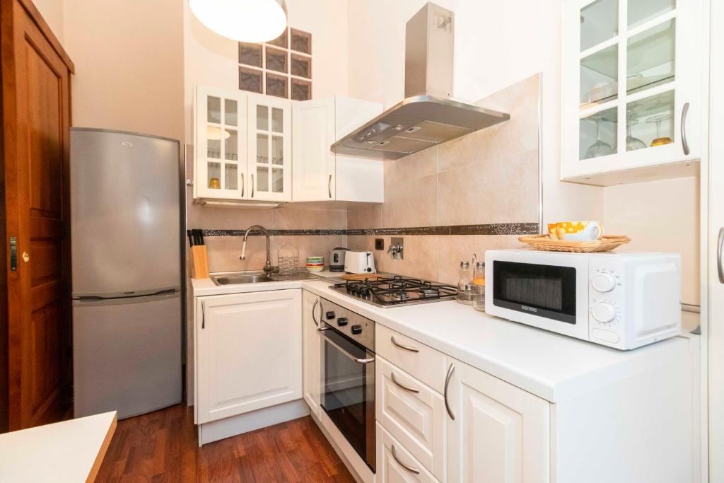 Cucina o angolo cottura di Piazza Statuto Comfy APT - with 2 Balconies