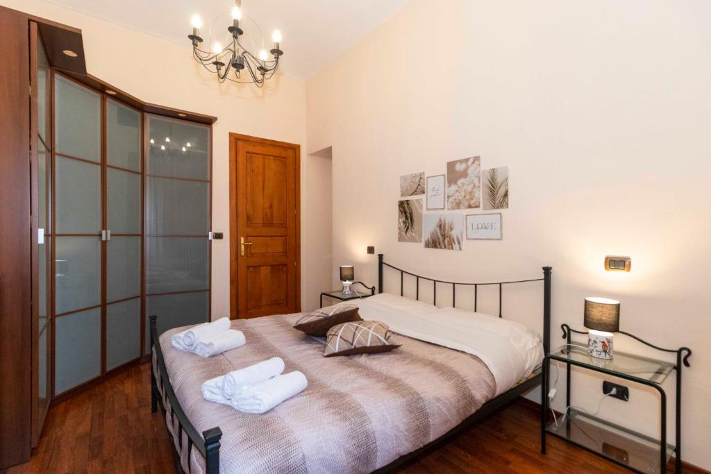 Letto o letti in una camera di Piazza Statuto Comfy APT - with 2 Balconies