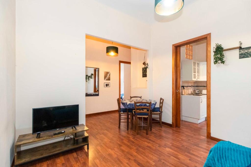 TV o dispositivi per l'intrattenimento presso Piazza Statuto Comfy APT - with 2 Balconies