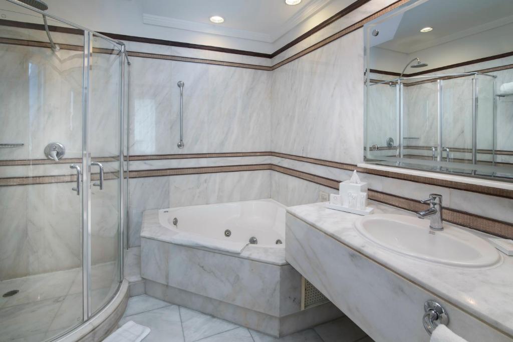 a bathroom with a tub and a sink and a shower at Catalonia Santo Domingo in Santo Domingo