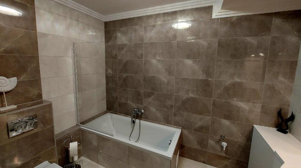Kúpeľňa v ubytovaní Kikötő Sétány Apartman I.