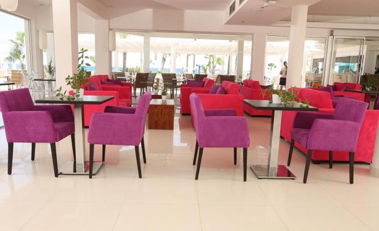 Зона вітальні в Marlita Beach Hotel Apartments