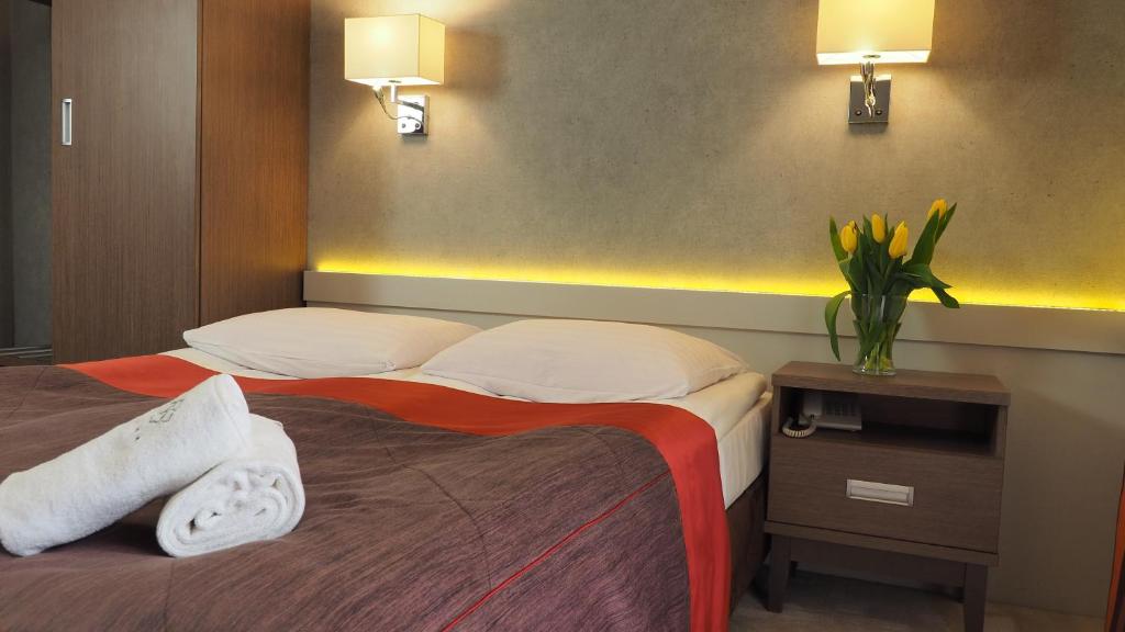 Łóżko lub łóżka w pokoju w obiekcie Hotel Konstancja