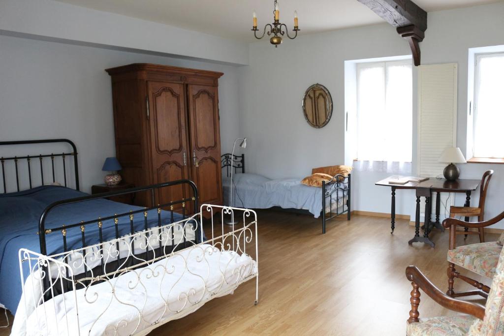 Postel nebo postele na pokoji v ubytování Chez Célestine