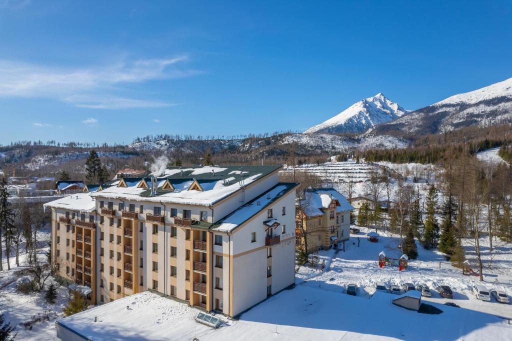 Nespecifikovaný výhled na hory nebo výhled na hory při pohledu z hotelu