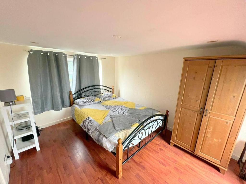 4Bed House in South London, Sutton (updated prices 2024)