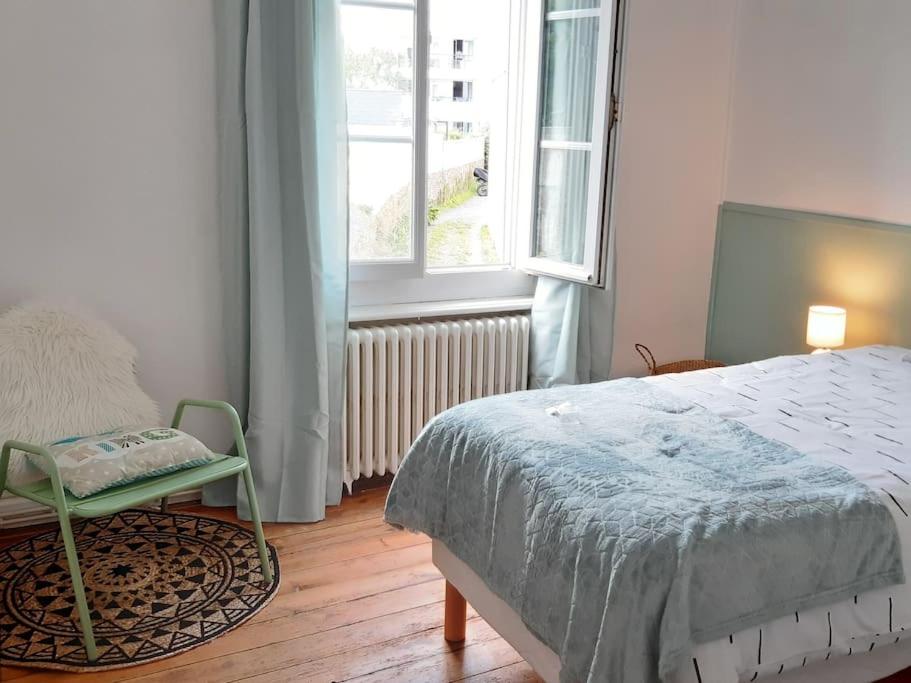 Posteľ alebo postele v izbe v ubytovaní Maison PERROS-GUIREC 2 chambres, plages et centre ville. 6 pers.