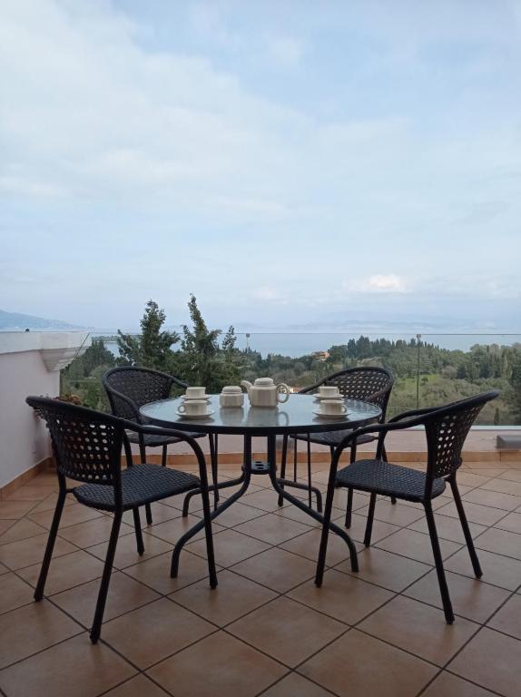 A balcony or terrace at Palazzo con Vista