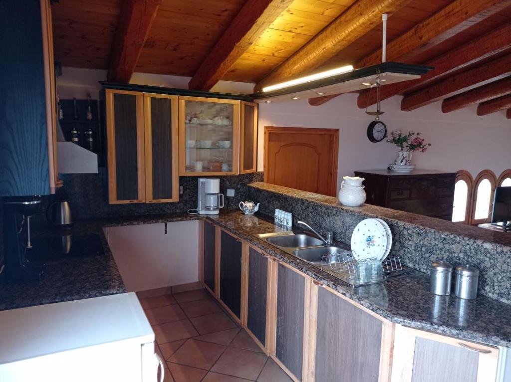 A kitchen or kitchenette at Palazzo con Vista
