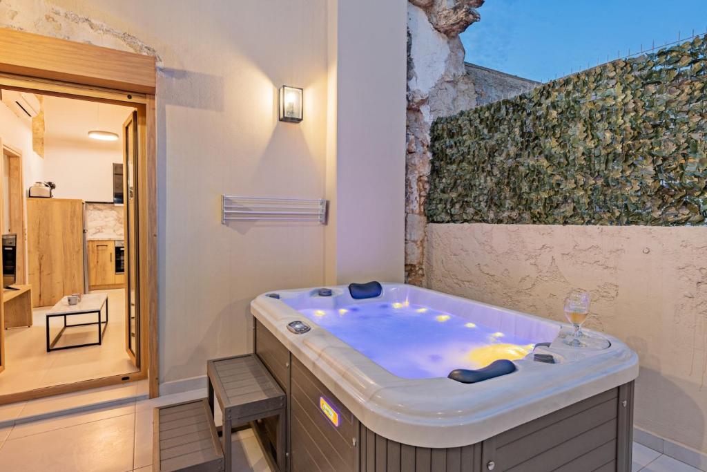 Erotokritos City Luxury Suites - Suite Duplex Con Bagno Spa Per Esterno