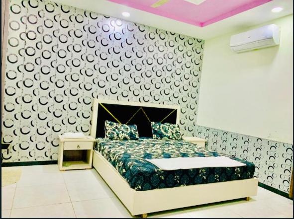 Gallery image of The Crown Guest House in Islamabad