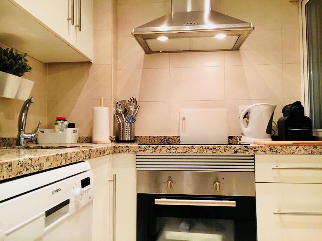 A kitchen or kitchenette at Fantastic apartment sea view near Puerto Banus
